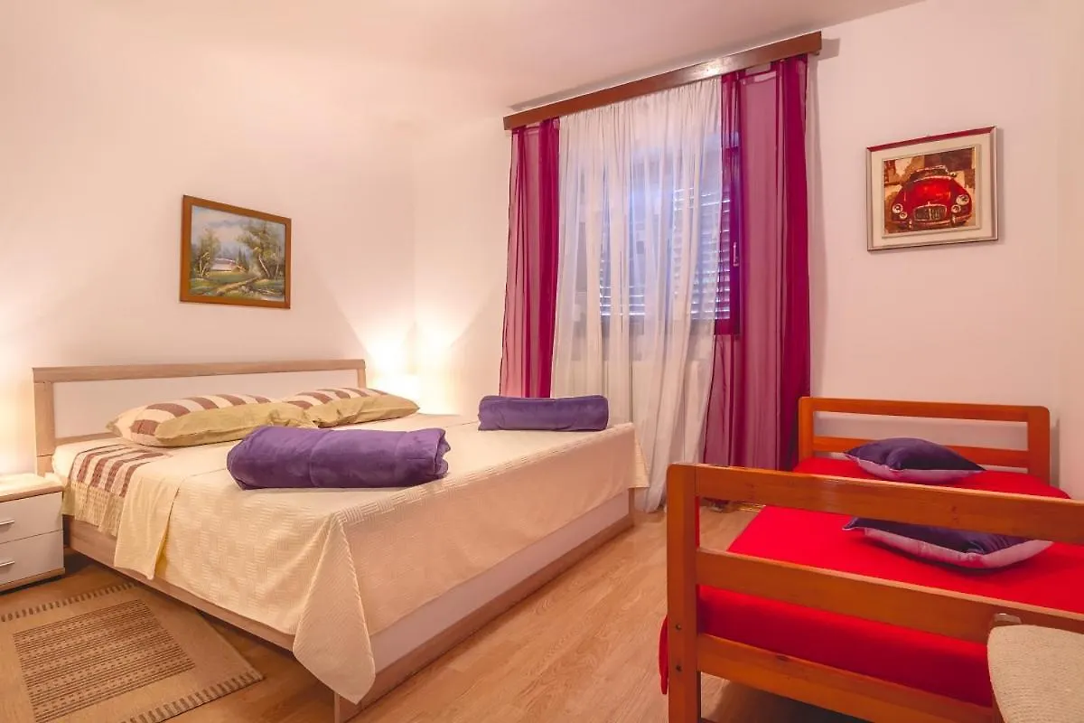 Apartments And Rooms With Wifi Njivice, Krk - 5362