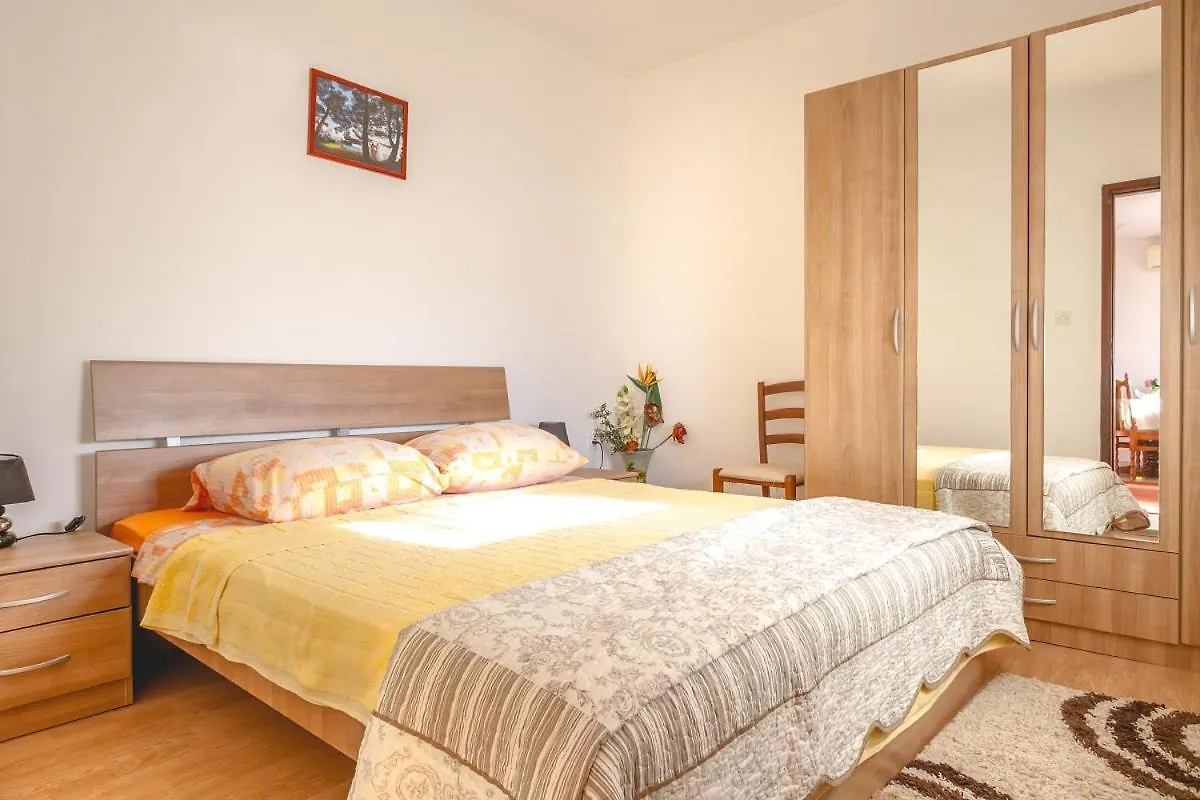 Apartments And Rooms With Wifi Njivice, Krk - 5362 Croacia