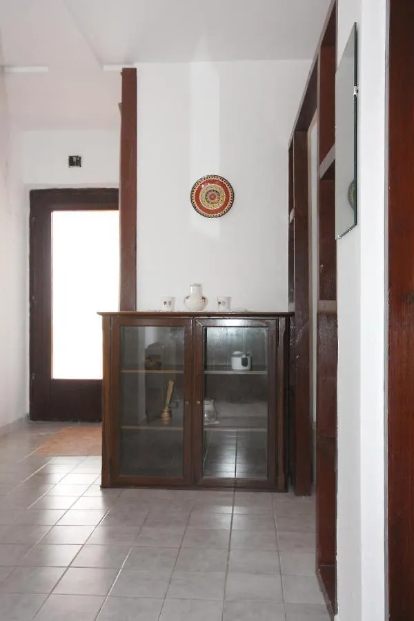 Apartments And Rooms With Wifi Njivice, Krk - 5362 3*, Njivice