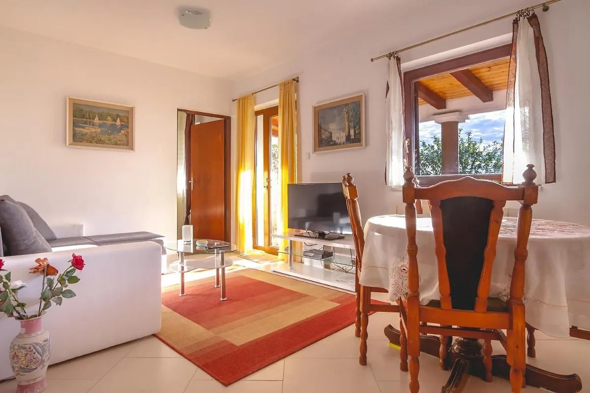 Apartments And Rooms With Wifi Njivice, Krk - 5362 Croacia