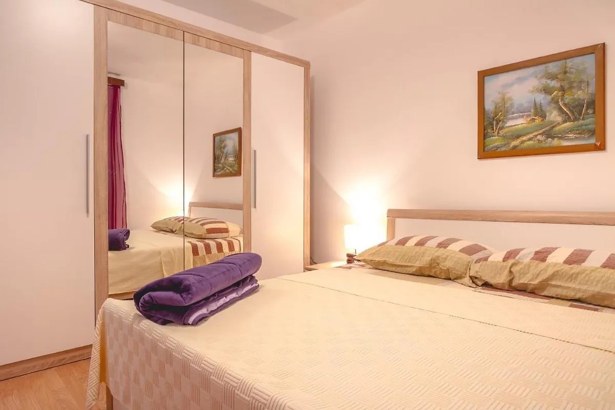 Apartments And Rooms With Wifi Njivice, Krk - 5362 Gostinjska kuća